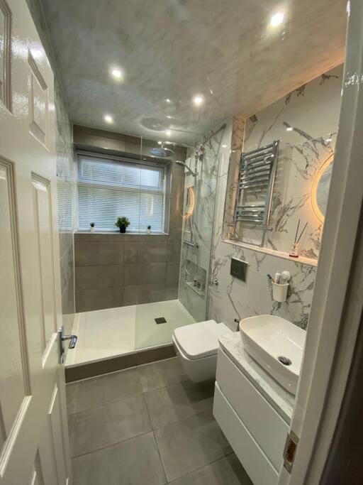 One Bedroom Flat In Chiswick W4 ロンドン エクステリア 写真